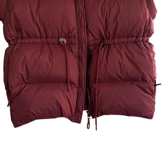 Aritzia Wilfred Laramie The Chalet Puffer Vest Goose Down Merlot Red Medium NWT - Picture 6 of 12